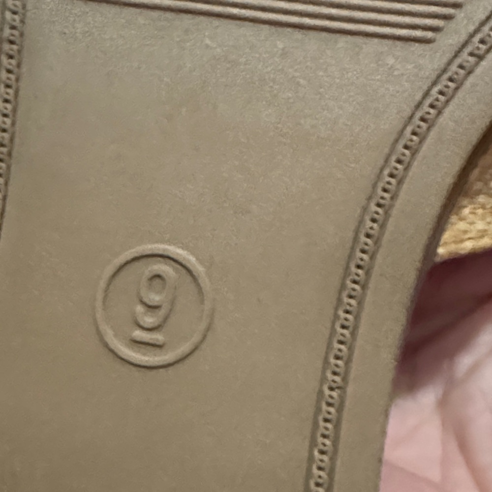 EUC a new day brand Sandals-Sz 9-Woven Textured Uppers-Natural Color/Tan-Slip On - Picture 8 of 13